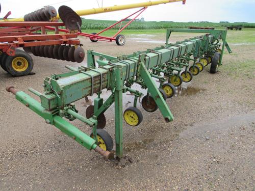 JD row crop cultivator, 23' bar