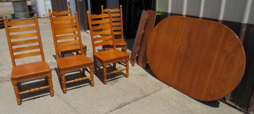 oak table w/ 6 chairs