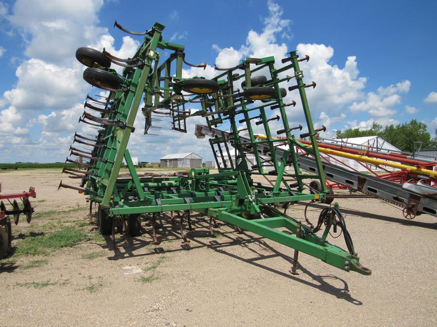 JD 980 Field Cultivator