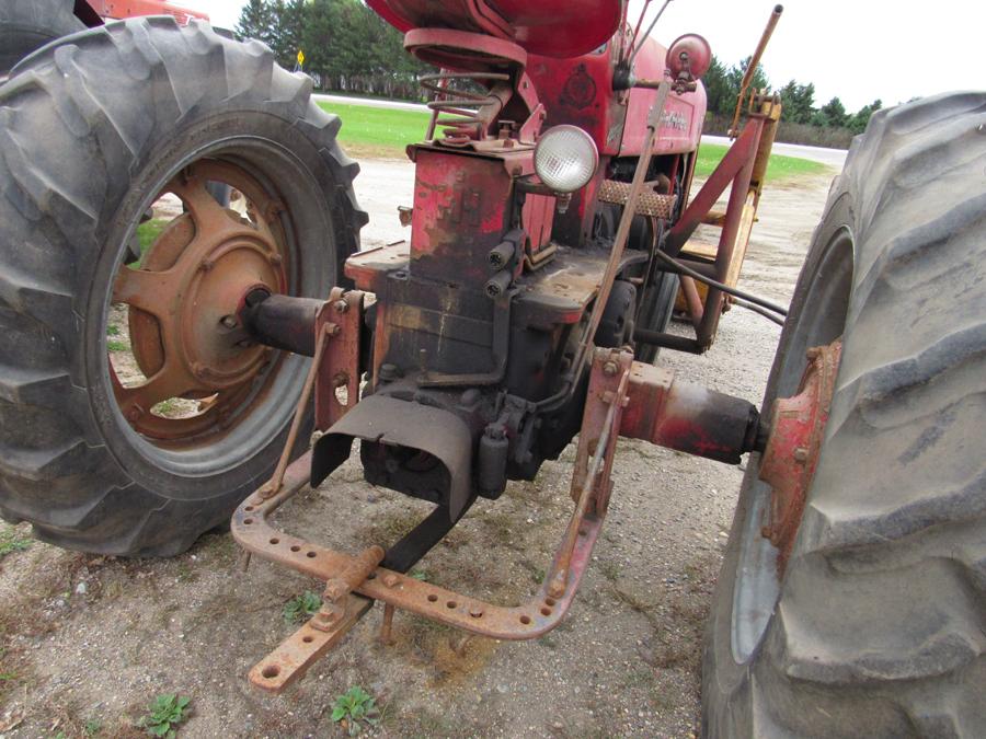 Farmall 400 NF w/ loader & trip bucket, sng hyd, PTO