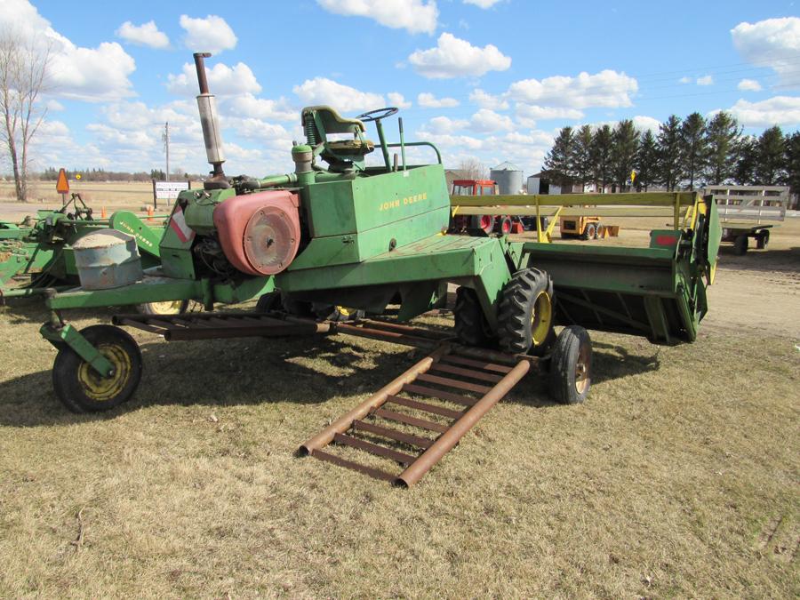 JD 780 swather w/ cart