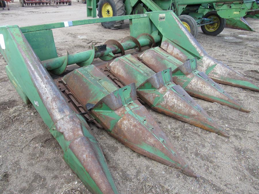 JD 443 corn head, 4-row