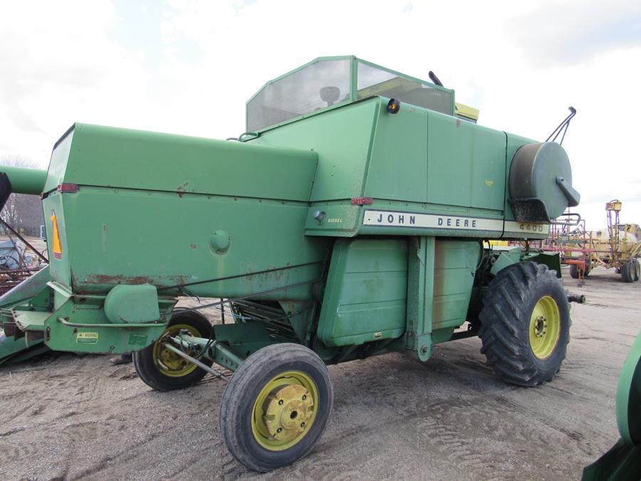 JD 4400 combine