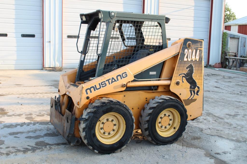 ‘06 Mustang 2044 Skid Steer