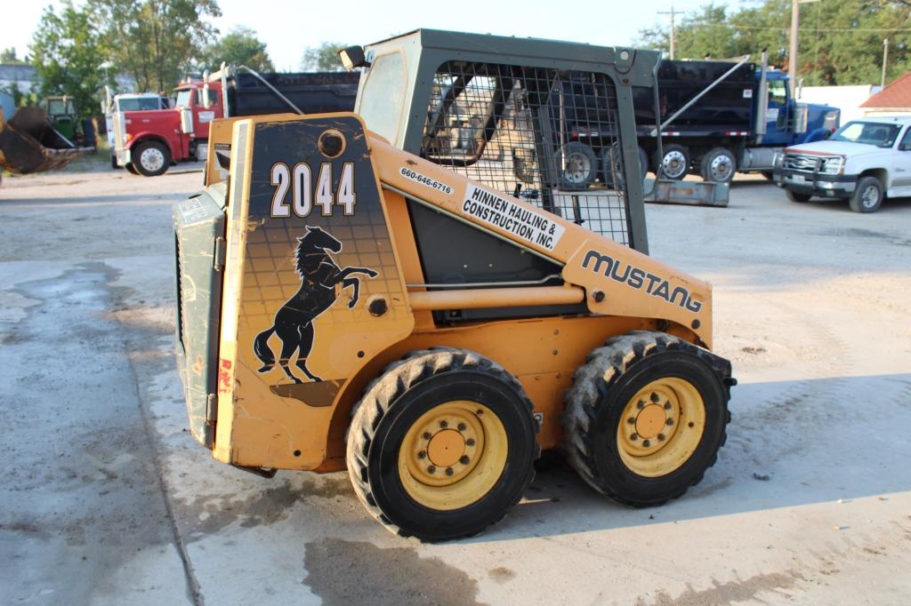 ‘06 Mustang 2044 Skid Steer