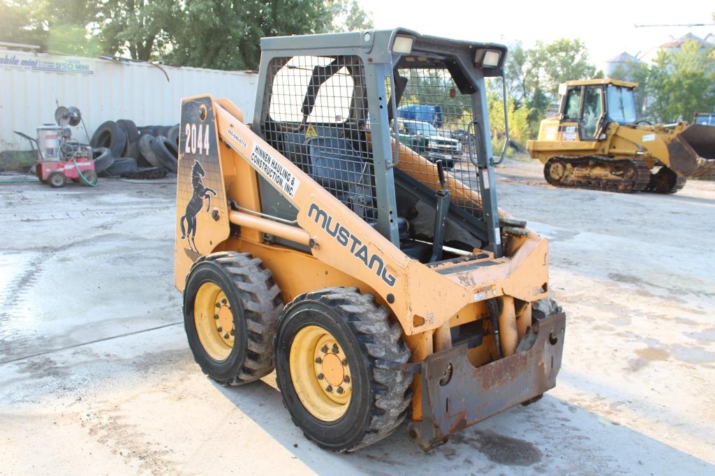 ‘06 Mustang 2044 Skid Steer