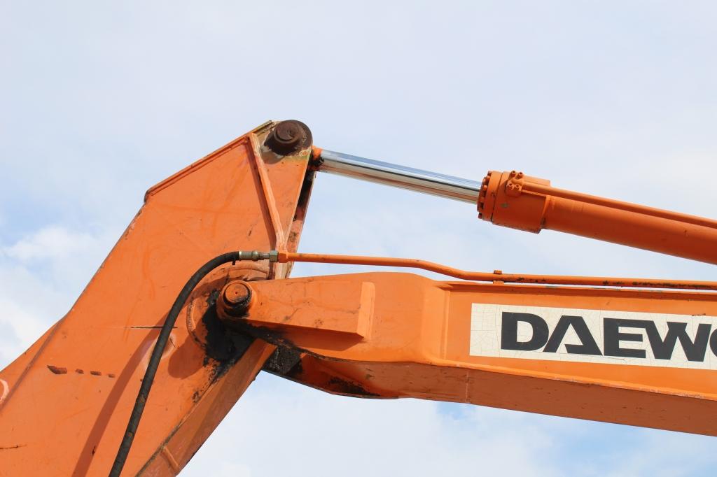 ‘94 Daewoo DH130-2 Excavator