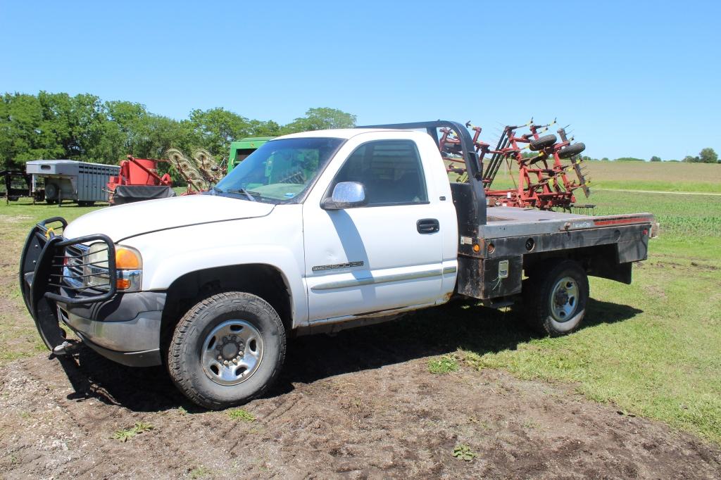 '02 GMC 2500 truck