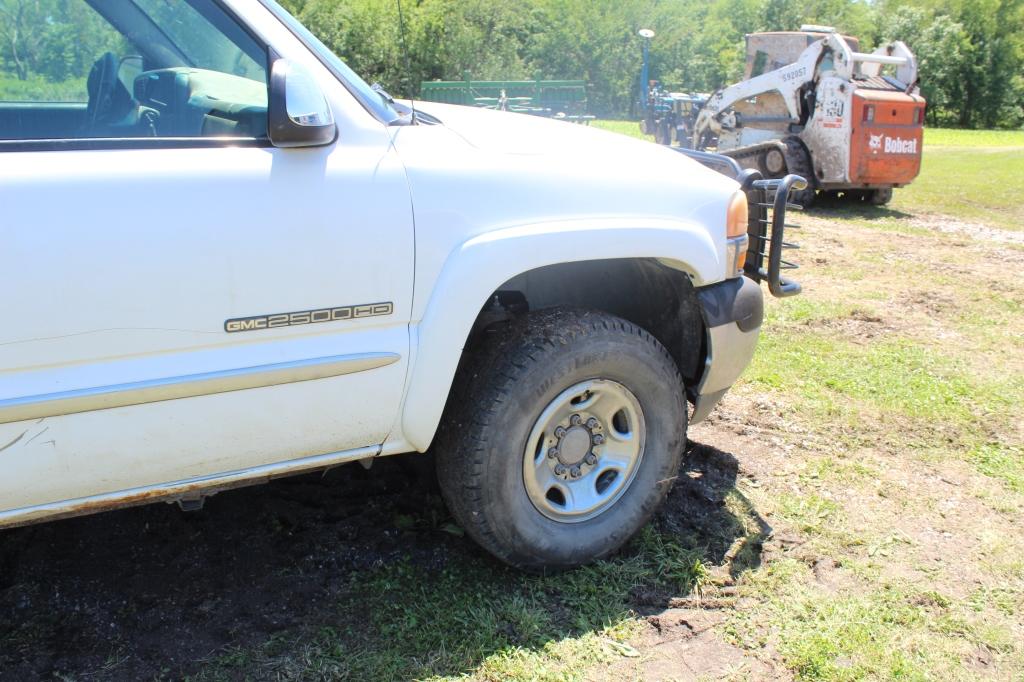 '02 GMC 2500 truck