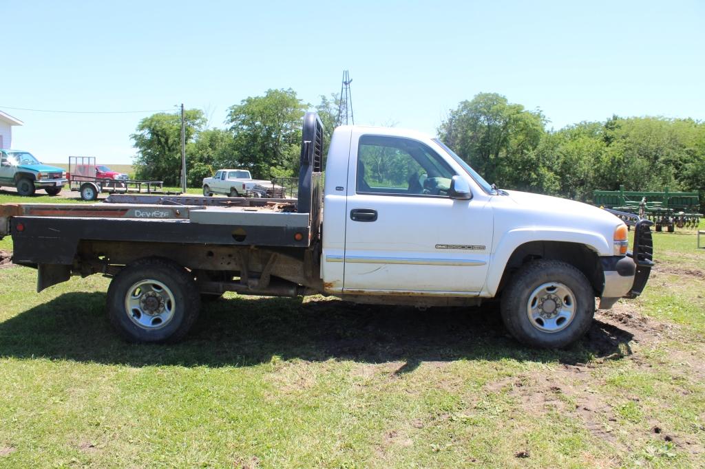 '02 GMC 2500 truck