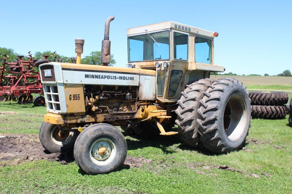 Minneapolis Moline G955 tractor