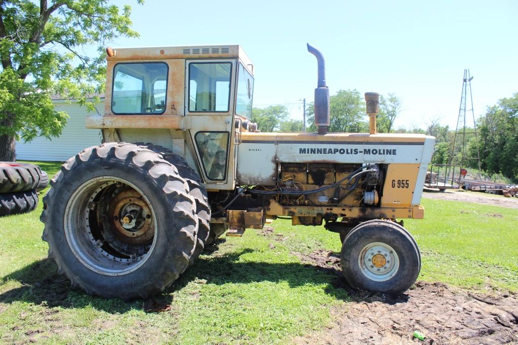 Minneapolis Moline G955 tractor