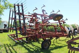 International 4800 vibrashank field cultivator