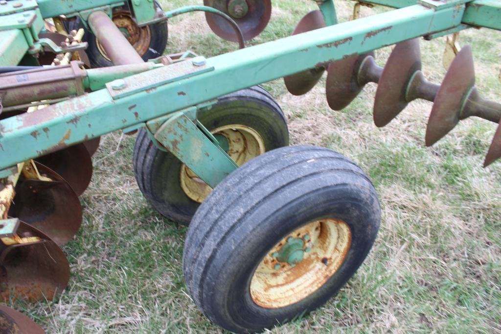 John Deere H-1520 12’ disk