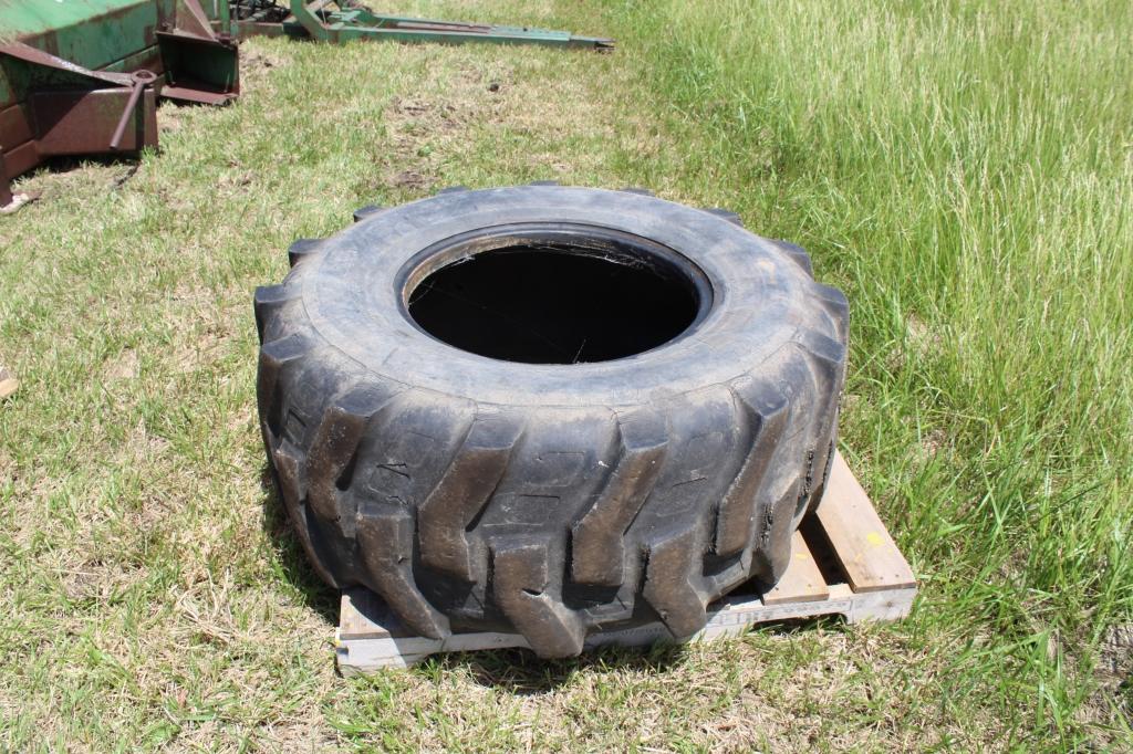 19.5L-24 tire