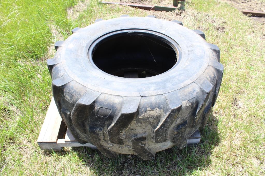 19.5L-24 tire