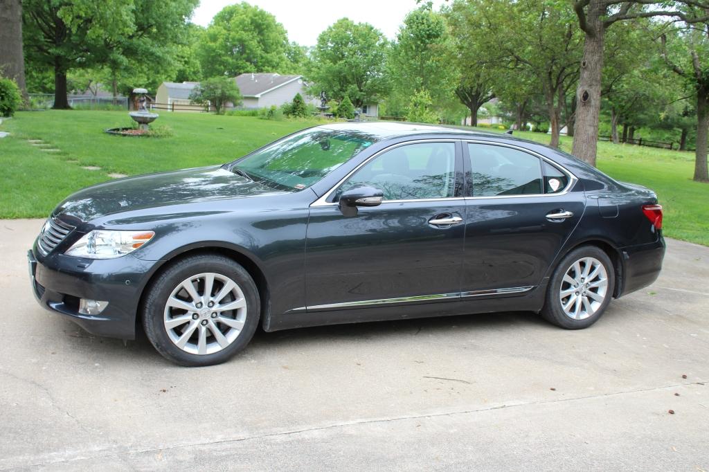 2010 Lexus LS460 AWD car