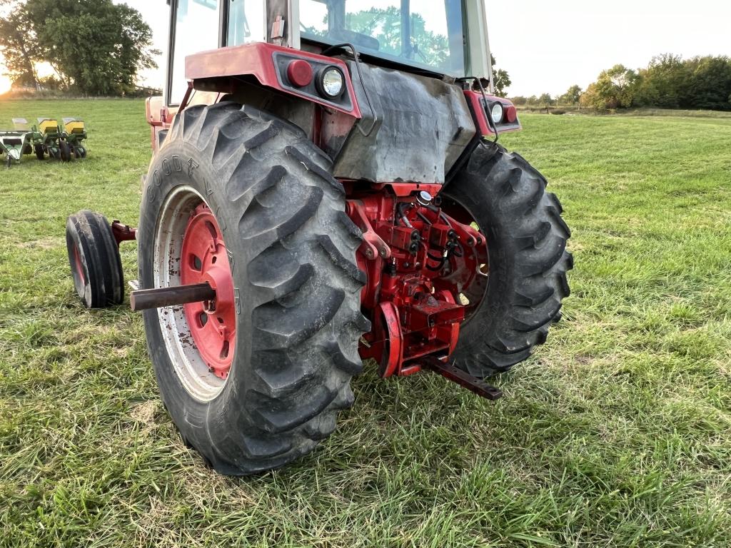 1980 International 1086 2wd tractor