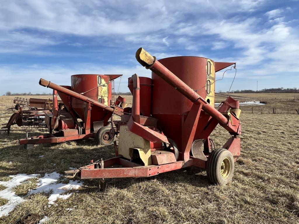 Farmhand feedmaster 815 grinder mixer