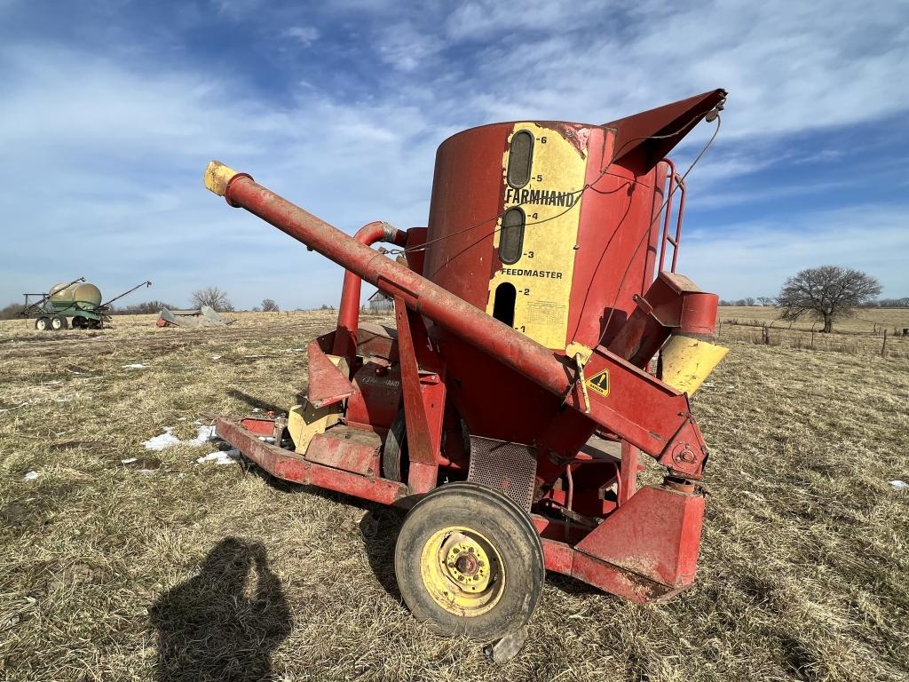 Farmhand feedmaster 815 grinder mixer