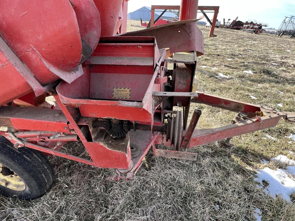 Farmhand feedmaster 815 grinder mixer