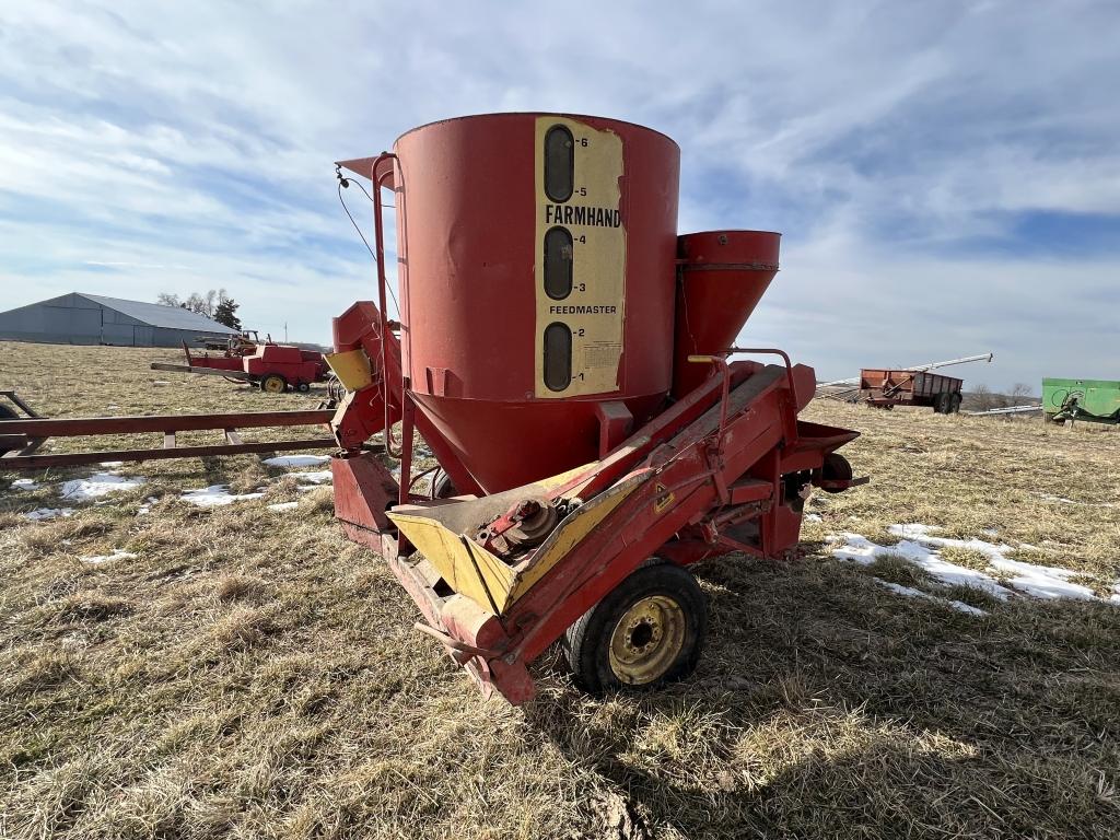 Farmhand feedmaster 815 grinder mixer