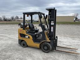 CAT 2C600 6,000 lb. forklift