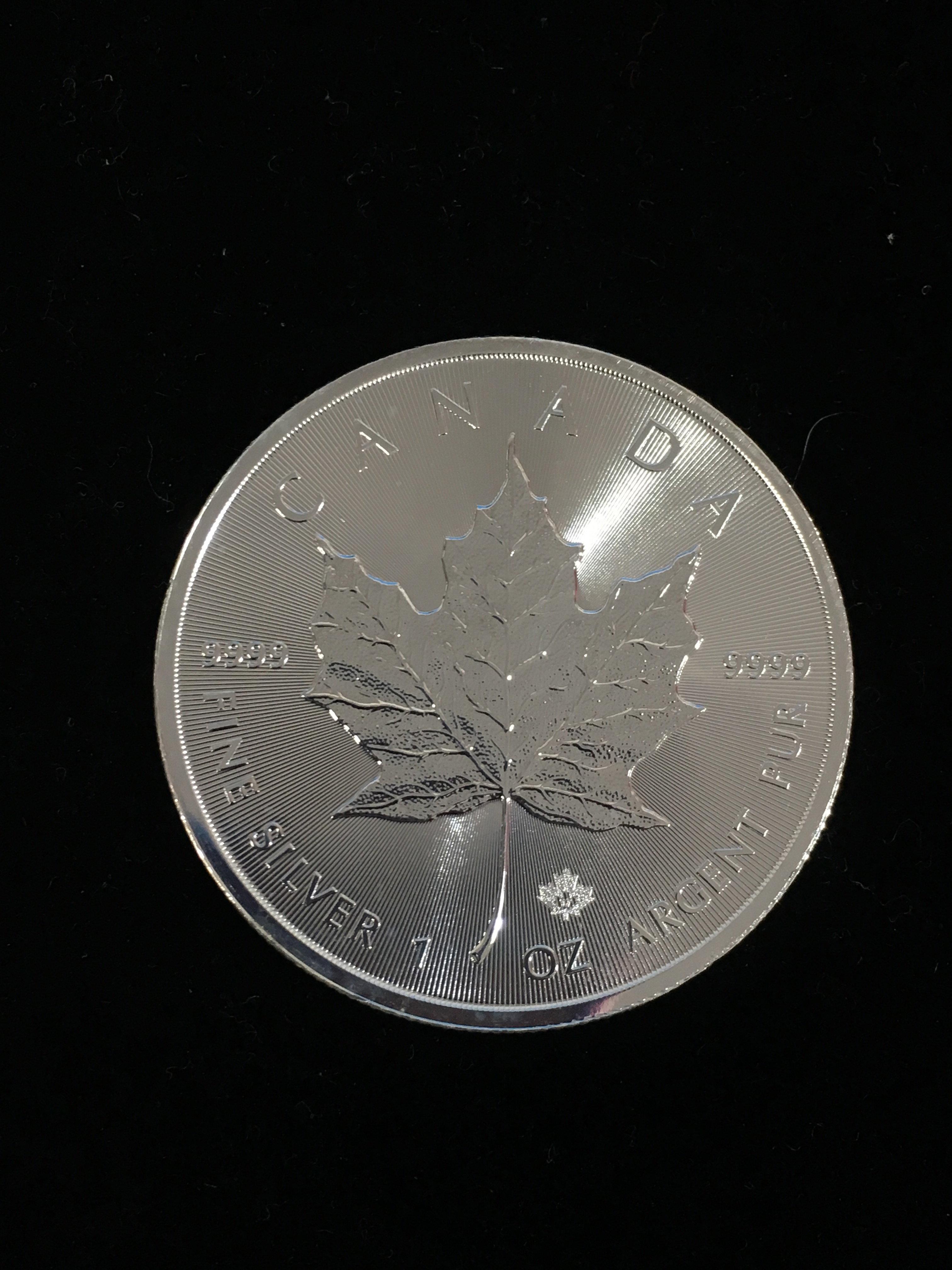 1 Troy Ounce 2017 Canada $5 .9999 Extra Fine Silver Maple Leaf Round Silver Bullion Coin