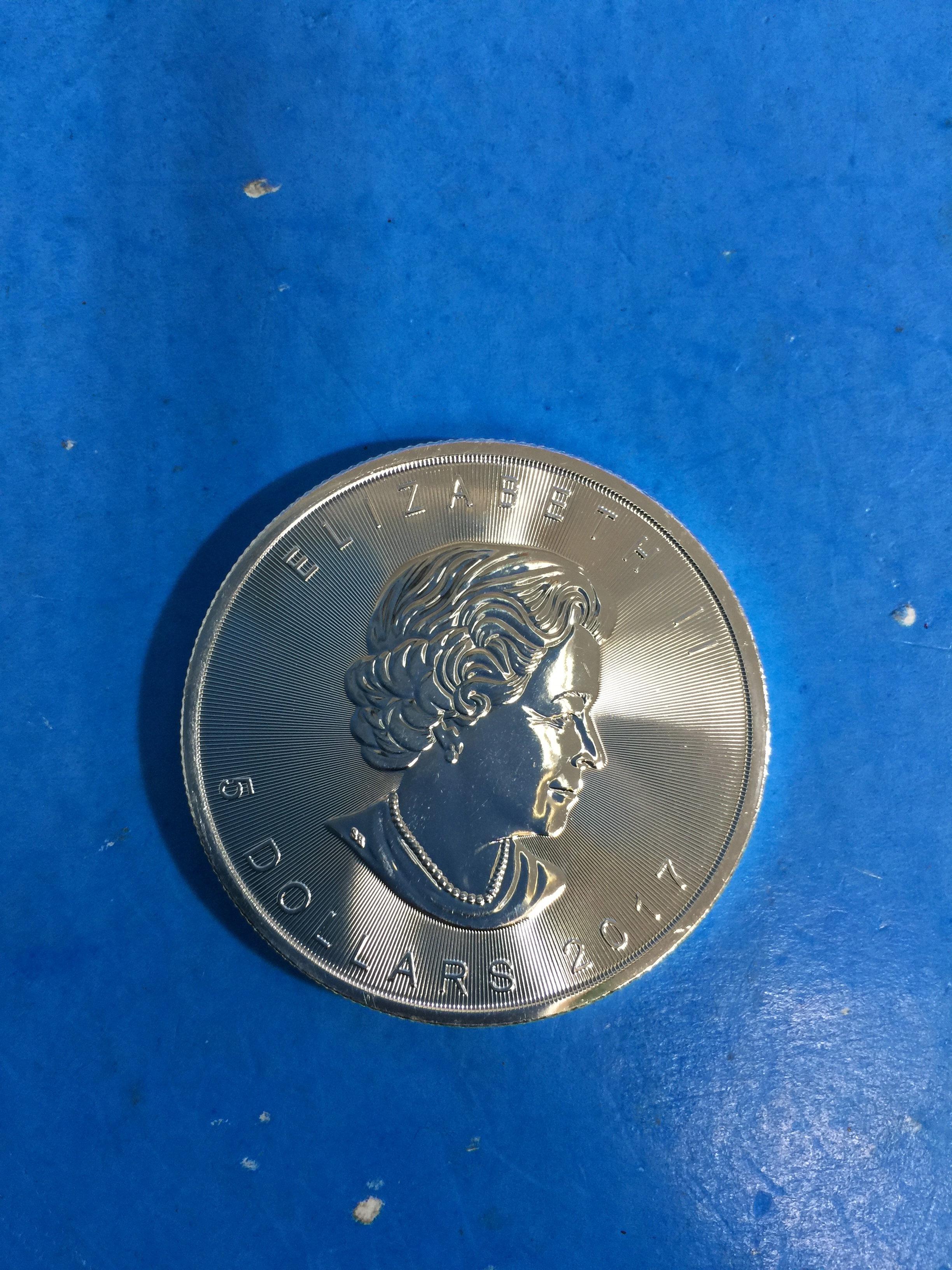 1 Ounce .9999 Extra Fine Silver 2017 Canadian Maple Leaf Bullion Round