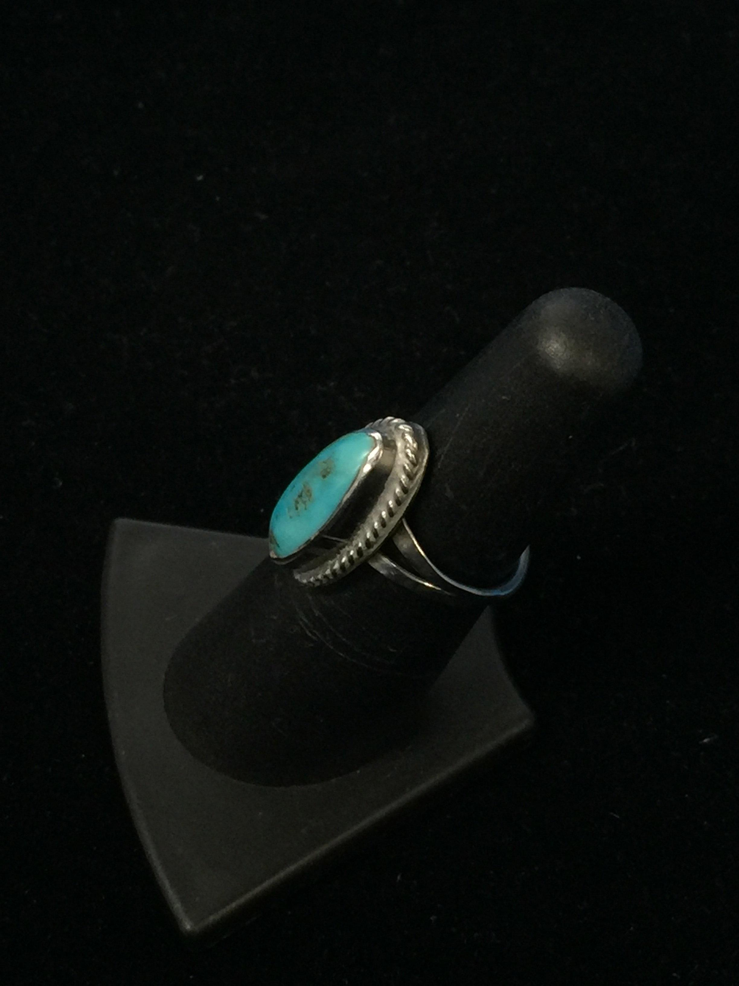 Old Pawn Native American Sterling Silver & Turquoise Ring - Size 5.5