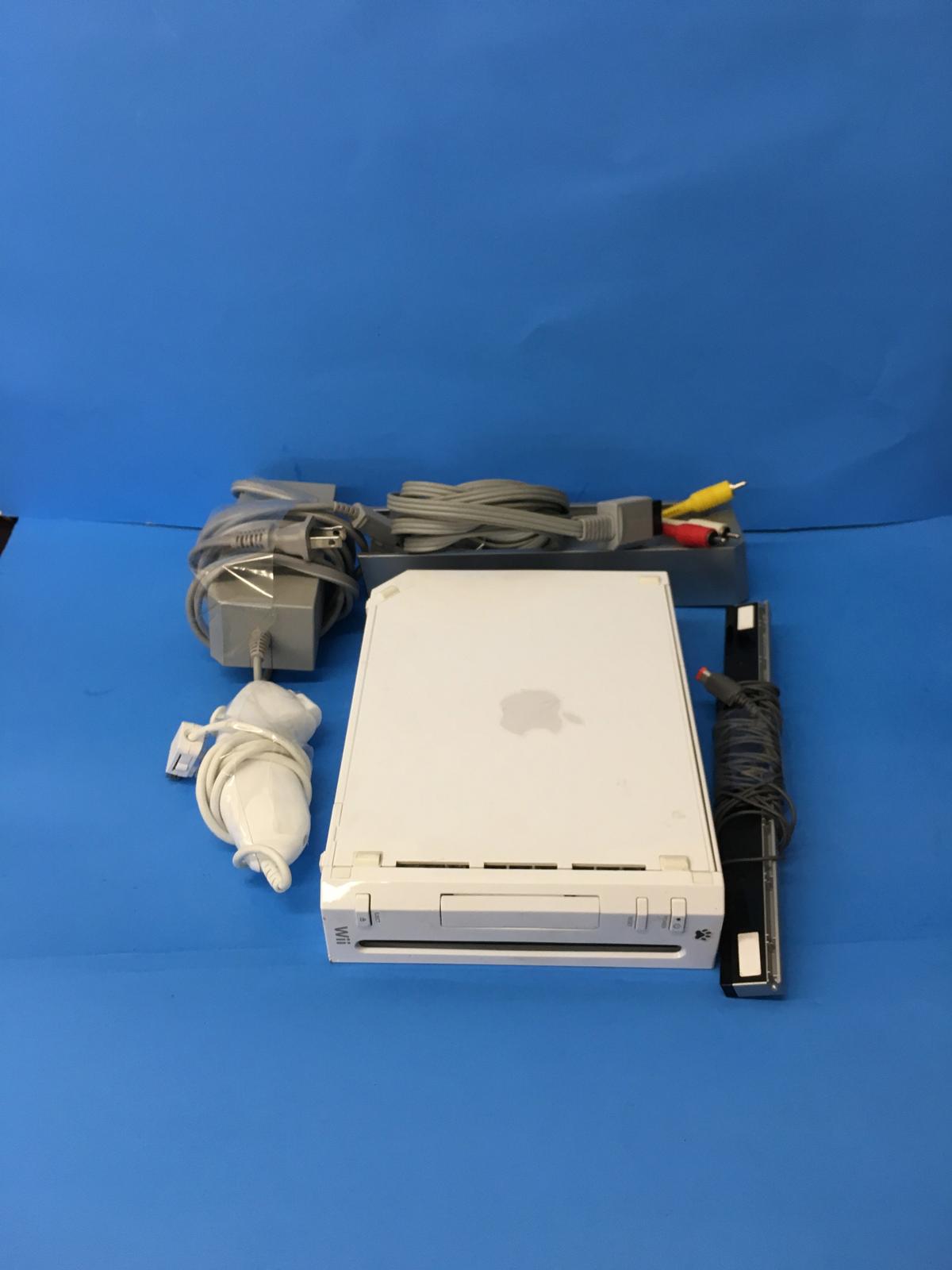 White Nintendo Wii Console Bundle