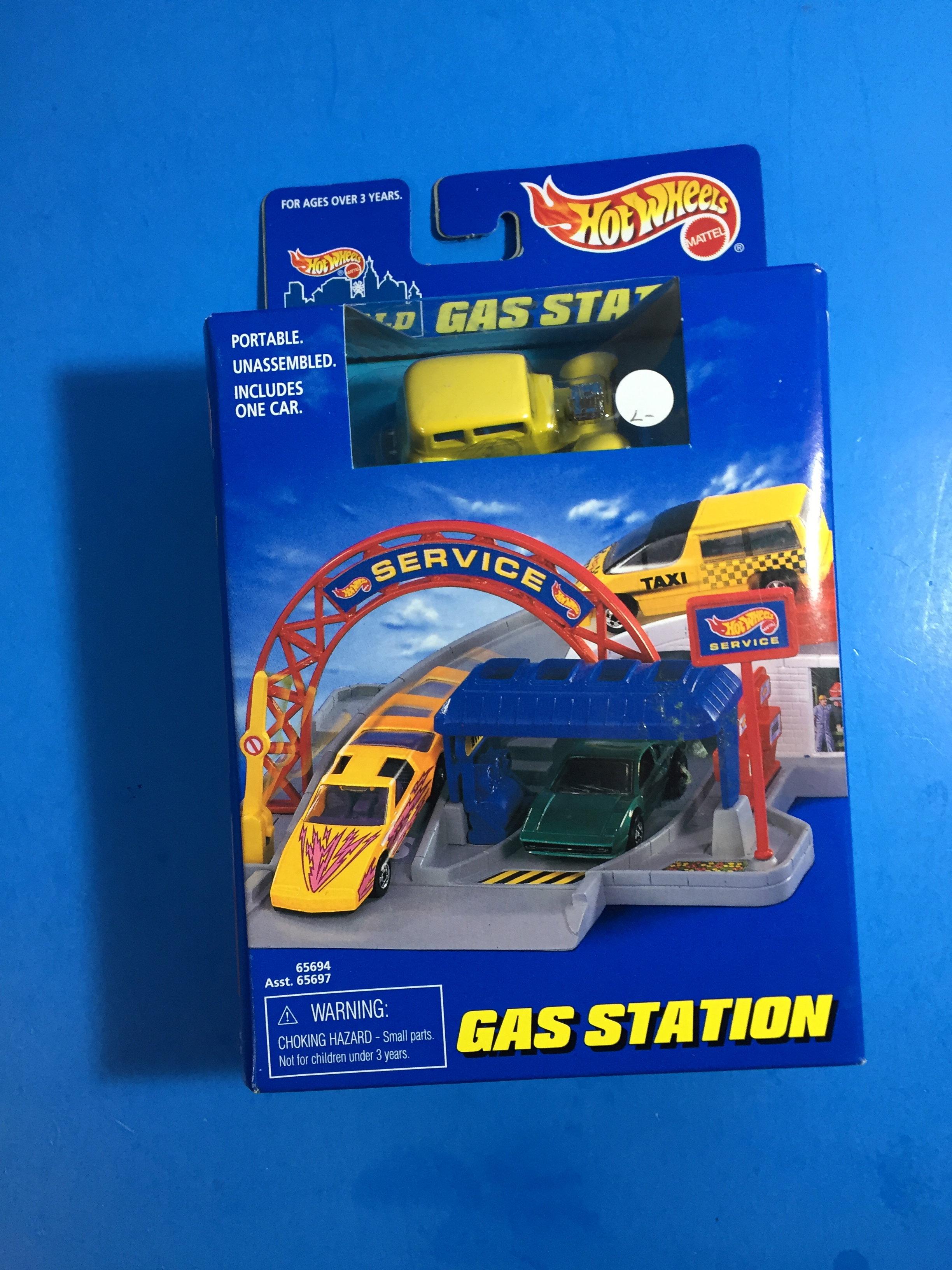 HOT WHEELS NEW IN PACKAGE - Hot Wheels World Gas Station