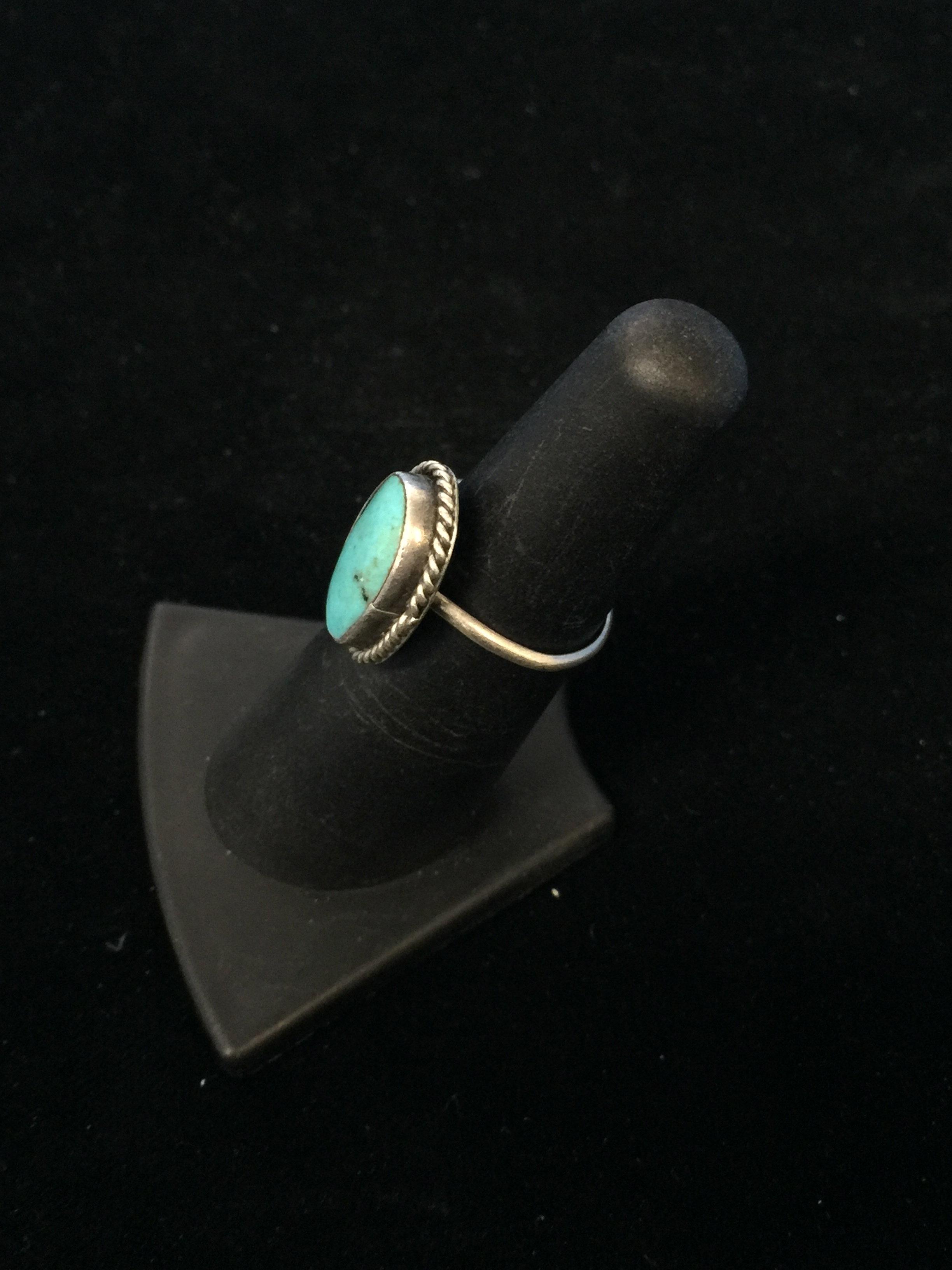 Old Pawn Sterling Silver & Turquoise Ring - Size 5.5