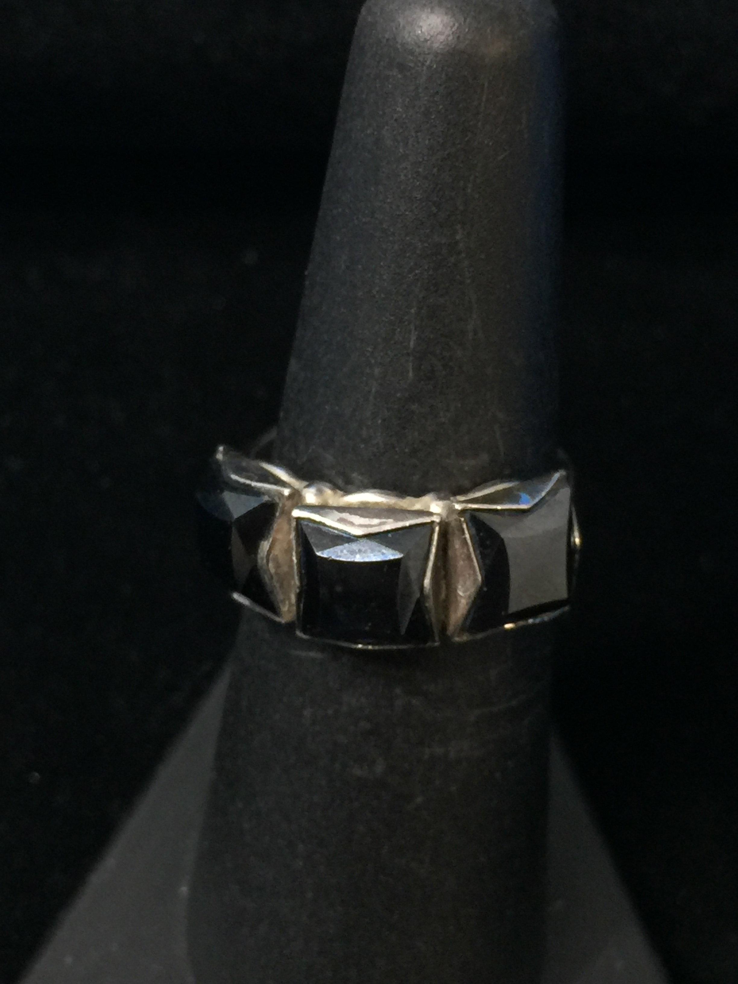 Hallmarked Sterling Silver & Hematite Ring - Size 6.5