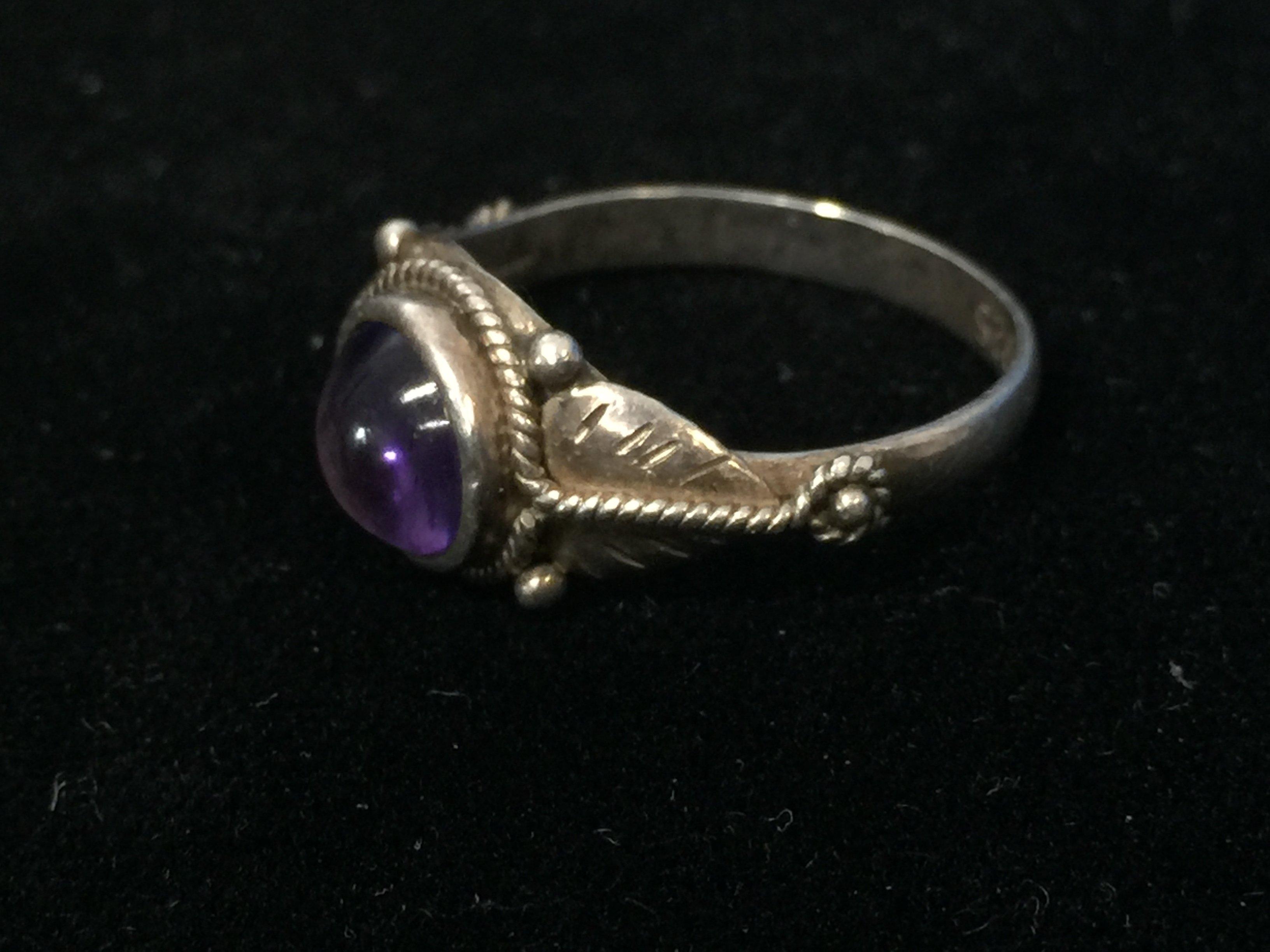 Old Pawn Sterling Silver Leaf Ring W/ Cabachon Amethyst - Size 7