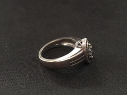 Sterling Silver & Diamond Lined Ring - Size 6.75