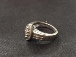 Sterling Silver & Diamond Lined Ring - Size 6.75