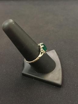 Vintage Green & White Rhinestone Ring - Sz 8.25 (2.4 Grams)