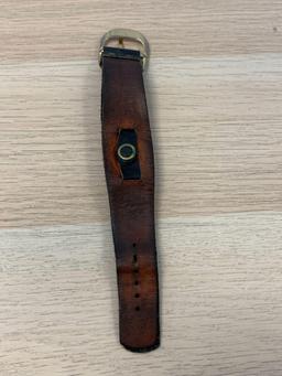 Vintage Bulova Designed Round 18mm 10Kt Rolled Gold Bezel Watch w/ Wide Leather Strap