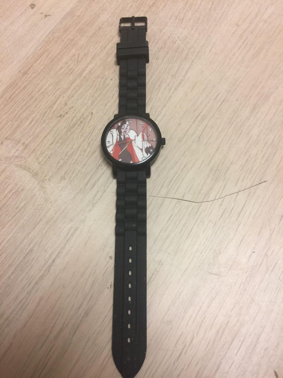 NICE Rubber Band Disney Cruella De Vil Face Watch RUNS ZM