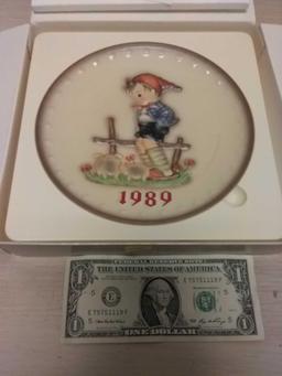 M.J. Hummel Goebel Collector's Plate 1989 Annual Plate 19th Edition in Bas Relief