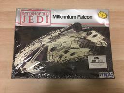 Vintage New Sealed ERTL 8917 Millennium Falcon Star Wars Model Kit from Collection - AMAZING