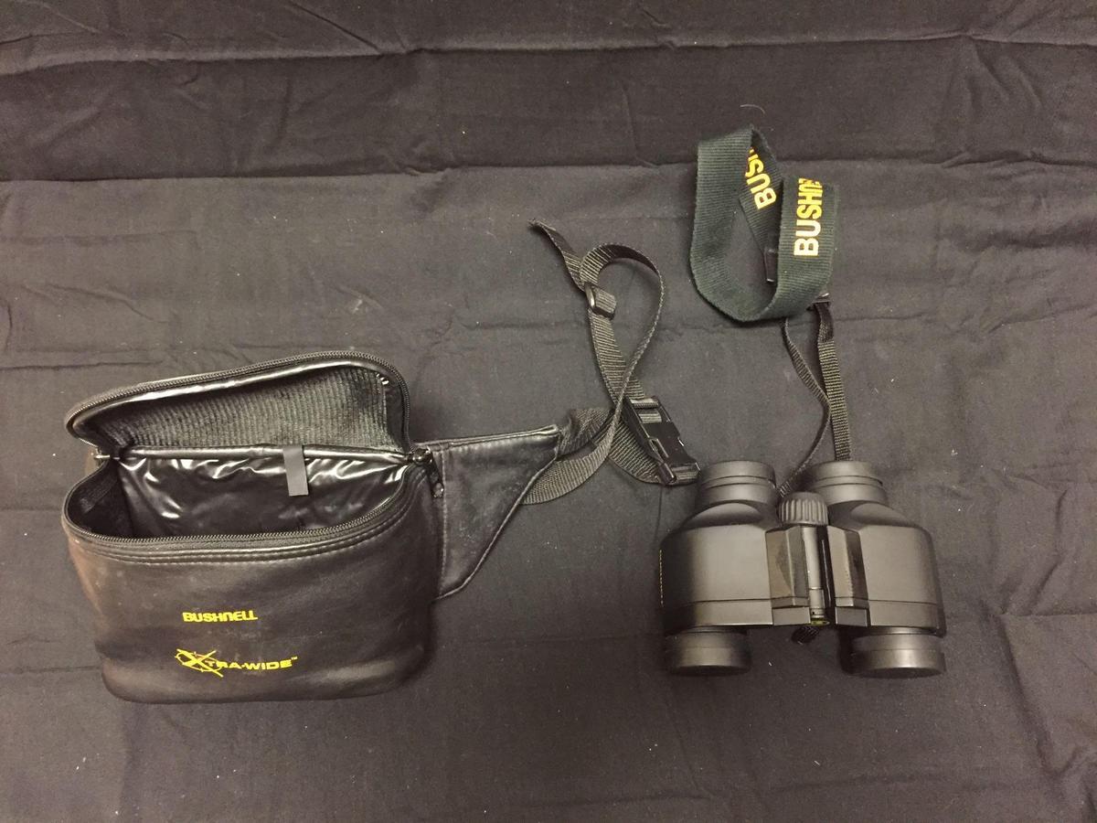 Nice Bushnell Xtra-Wide 7x32 Binoculars in Fanny Pack Carrying Pouch - Good Condition