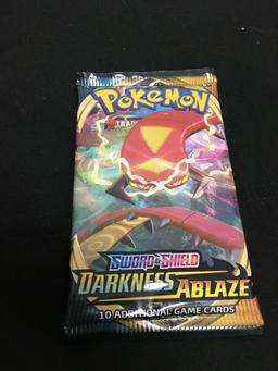 HOT PRODUCT - Booster Pack of Pokemon Darkness Ablaze Cards - 10 Trading Cards