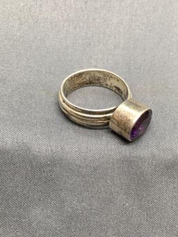 Horizontal Bezel Oval Faceted 10x8mm Amethyst Center Groove Detailed Sterling Silver Ring Band