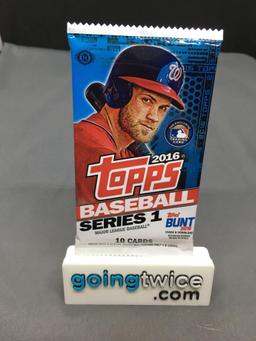 Factory Sealed 2016 Topps Baseball SERIES 1 Hobby Set 10 Card Pack