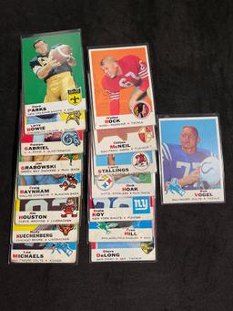 16 Card lot of 1969 Topps Football Sports Cards