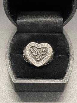 Sterling Filigree heart shaped ring w/cz's size 7