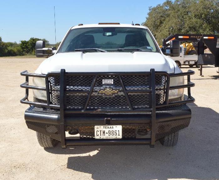 2009 White Chevy 3500 4x4 Dually - TITLE