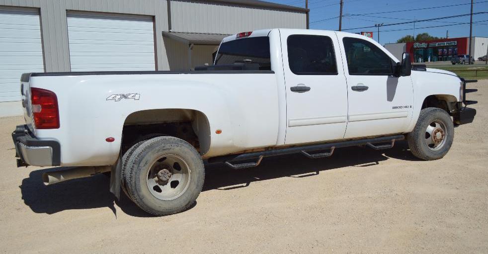 2009 White Chevy 3500 4x4 Dually - TITLE